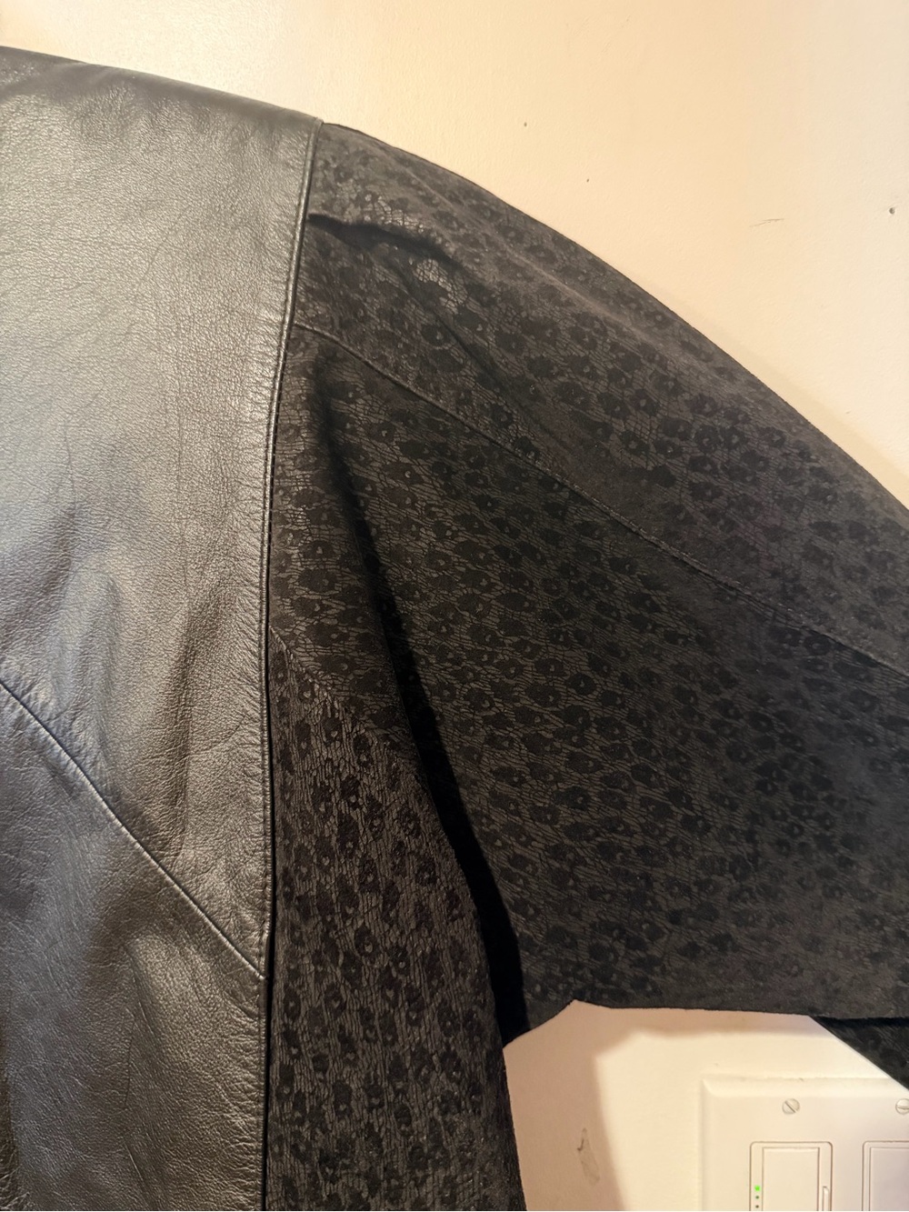 Wilson’s black leather deadstock 80s jacket with Textured Sleeves (S) NWOT - Picture 5 of 11